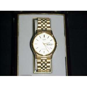  Mens gold toned watch with day and date 