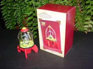 BUZZ LIGHTYEAR AND THE CLAW   2004 Hallmark Christmas ornament   Toy 