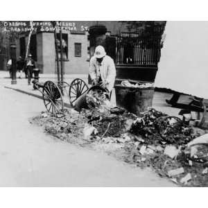 1907 photo Garbage burning at East Broadway and Gouverneur Street, New 