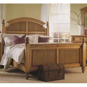    Hampton Queen Poster Bed by Broyhill Furniture