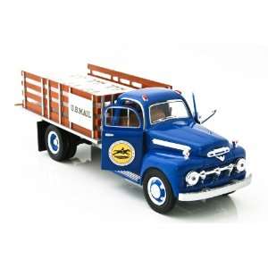  1:25 1951 USPS Stake Truck w/Display Stand by Warehouse 36 