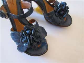 Born CORNFLOWER COLONY BLUE Sandals Size 8  