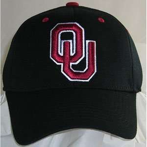   One Fit NCAA Cotton Twill Flex Cap (Black): Sports & Outdoors