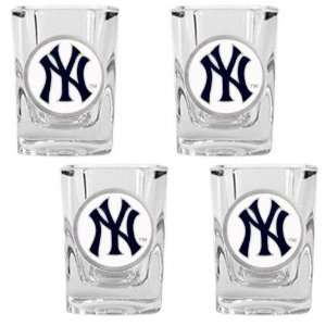  New York Yankees 4 Piece Square Shot Glass Set: Sports 