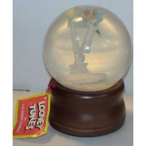   looney tunes bugs bunny singing in the rain snow globe: Home & Kitchen