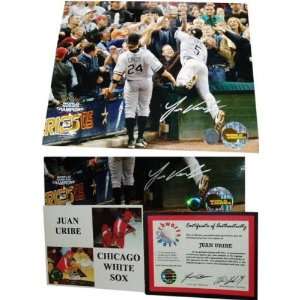  Juan Uribe Chicago White Sox   World Series Game 4 Catch 