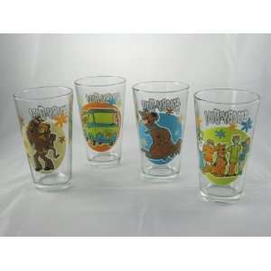  Scooby doo Pint Character Soda Glass Set 4 Pack: Kitchen 