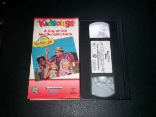 Kidsongs A Day at Old MacDonalds Farm VHS (1) 014381446036  