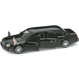   24 2001 Cadillac DeVille Presidential Limo (Black): Toys & Games