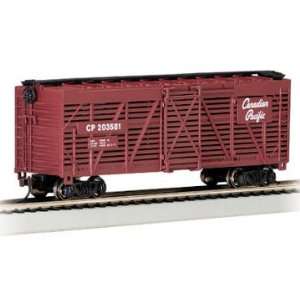   Bachmann HO Scale 40 foot Stock Car (Canadian Pacific): Toys & Games