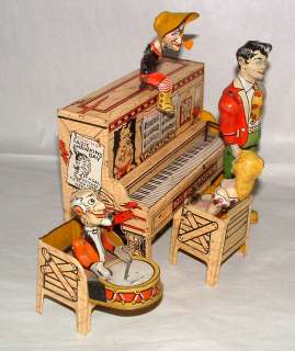 1930s LIL ABNER AND THE DOG PATCH 4 BAND TIN WIND UP TOY STILL WORKS 