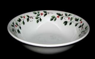 Oneida China TRADITIONAL HOLLY Christmas Red Berries 4 Piece Place 