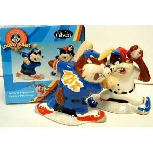   : Looney Tunes Taz Batter Up ceramic Salt/pepper set: Toys & Games