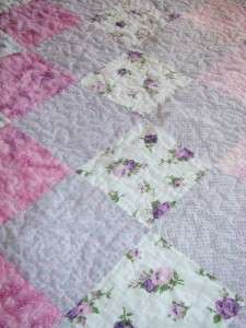 LOVELY LAVENDER VALENTINE ROSE VERMICELLI QUILTED LILAC VINTAGE THROW 