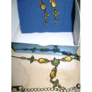  Avon Green and Topaz Colored Y Necklace Gift Set Beauty