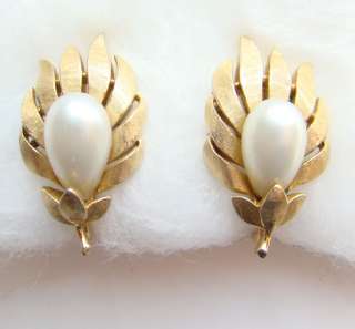 Vintage Crown Trifari Goldtone Simulated Pearl Earrings Clip  