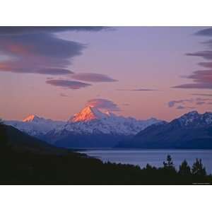 Lake Pukaki, Mackenzie Country, Canterbury, South Island, New Zealand 